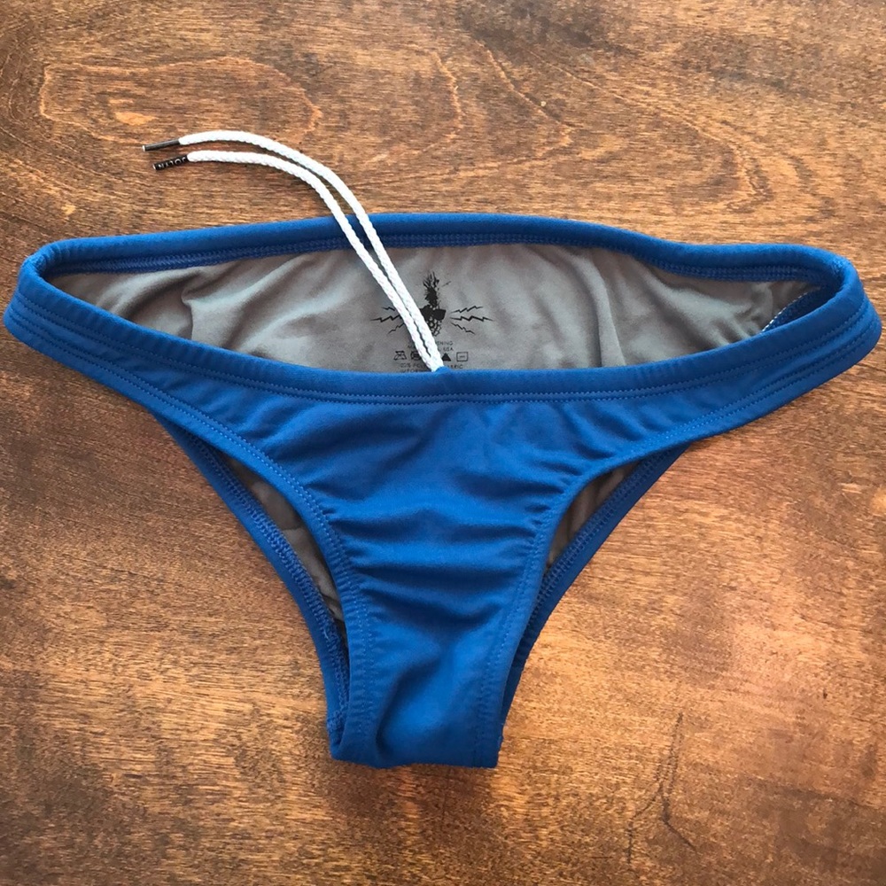JOLYN blue swimsuit bottoms. Made in USA. Medium.
